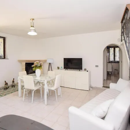 2 Bedroom Cozy In Holiday home